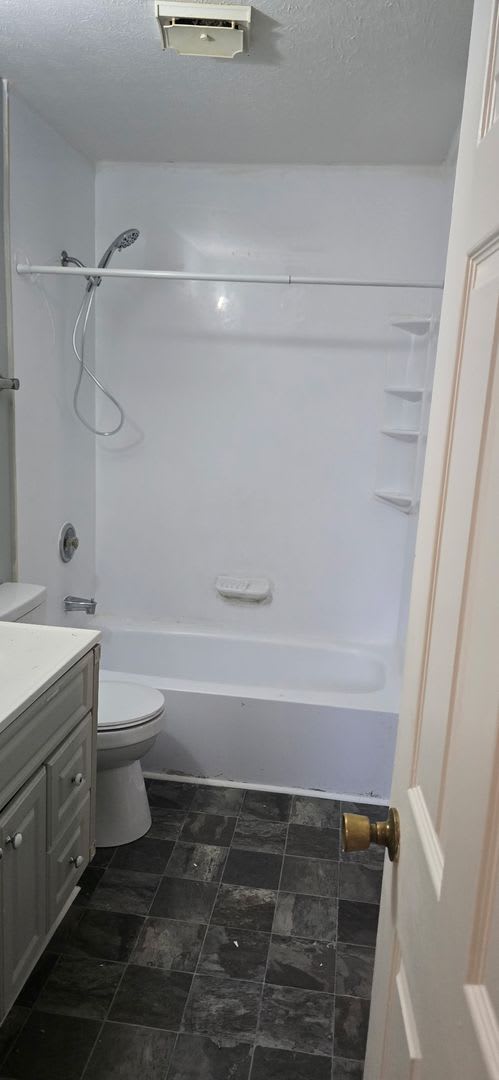 JUNE MOVE-IN-SPECIAL 1st Month Rent $1000 3bed/ 1.5 ba Duplex – photo 4