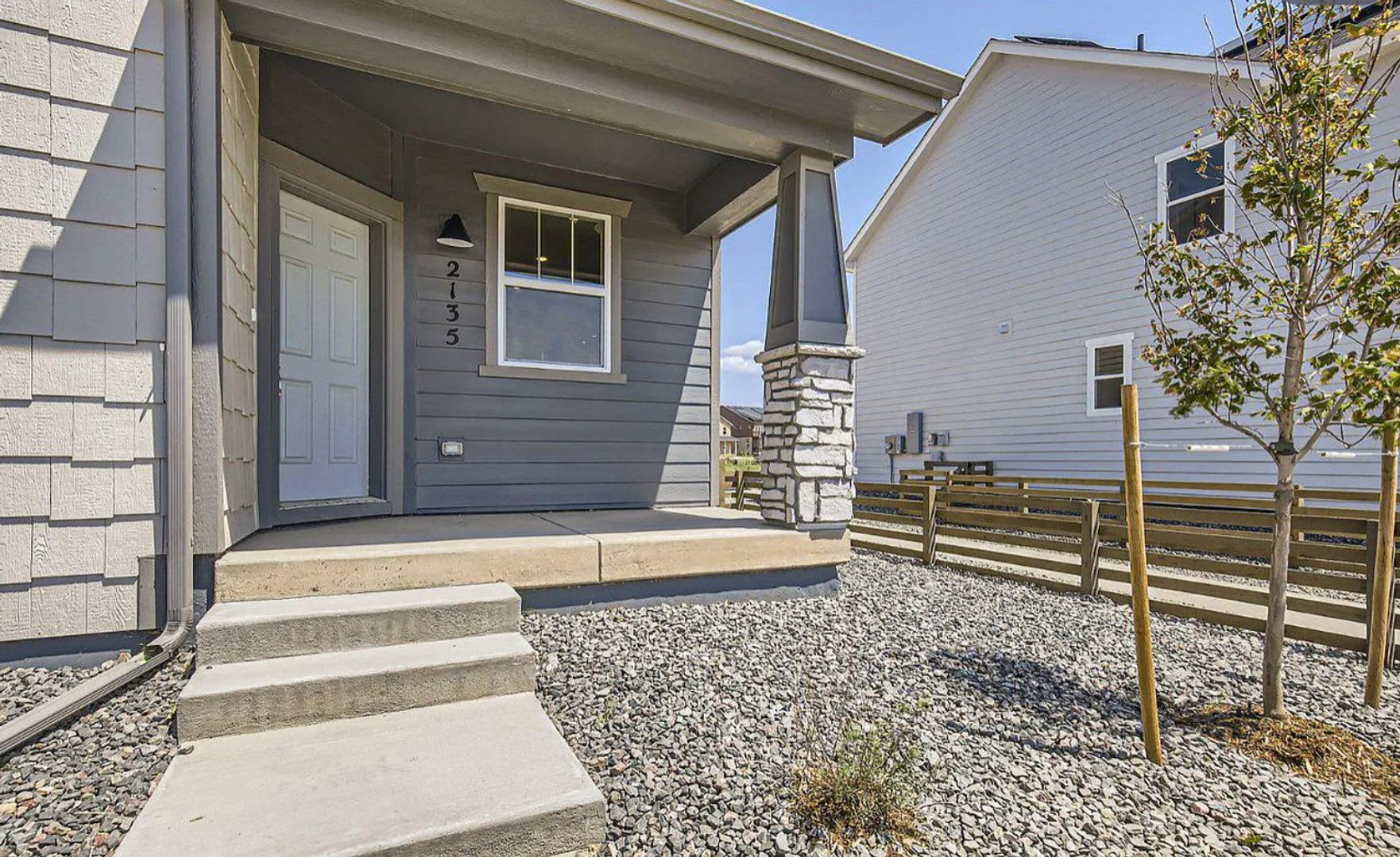 Stunning South-Facing Home with Mountain Views & Modern Finishes! – photo 2