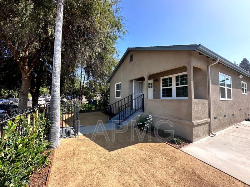 1460 Ricardo St. – photo 1