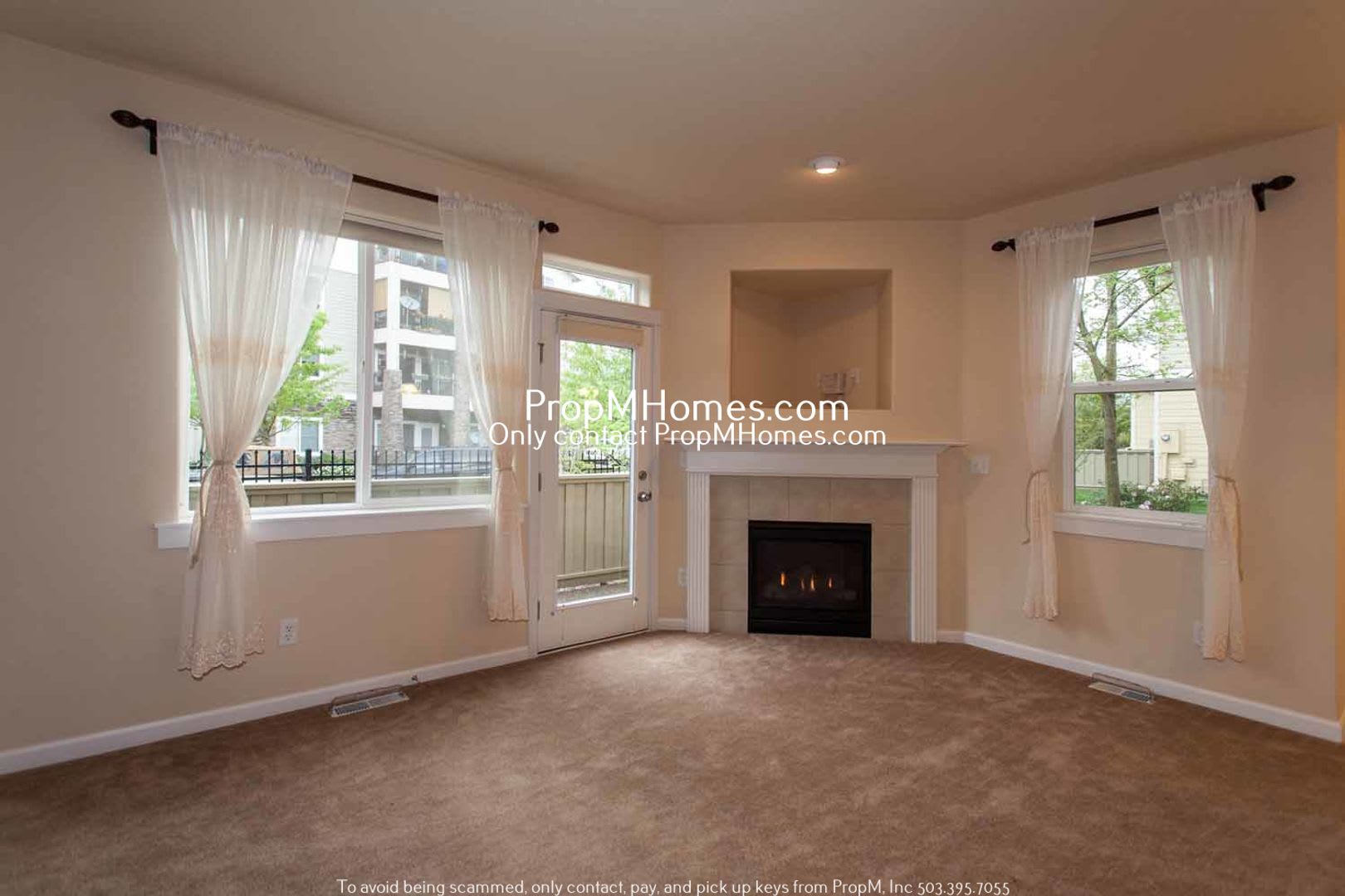 Gorgeous Two Bedroom Townhome In Gresham! In a Gated Community! – photo 4
