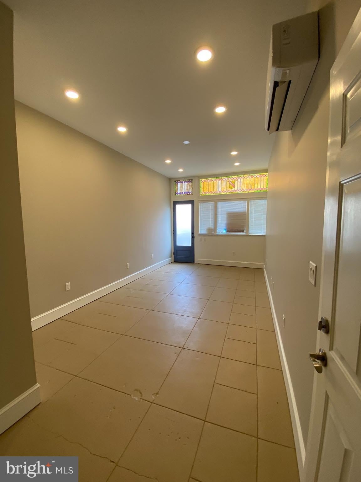 1725 BANK Street – photo 3