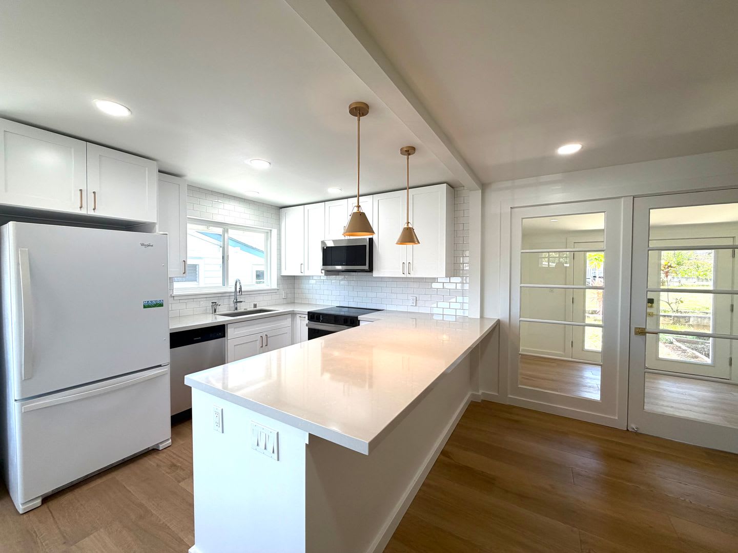 Renovated 2 Bedroom, 2 Bathroom with Carport – photo 2