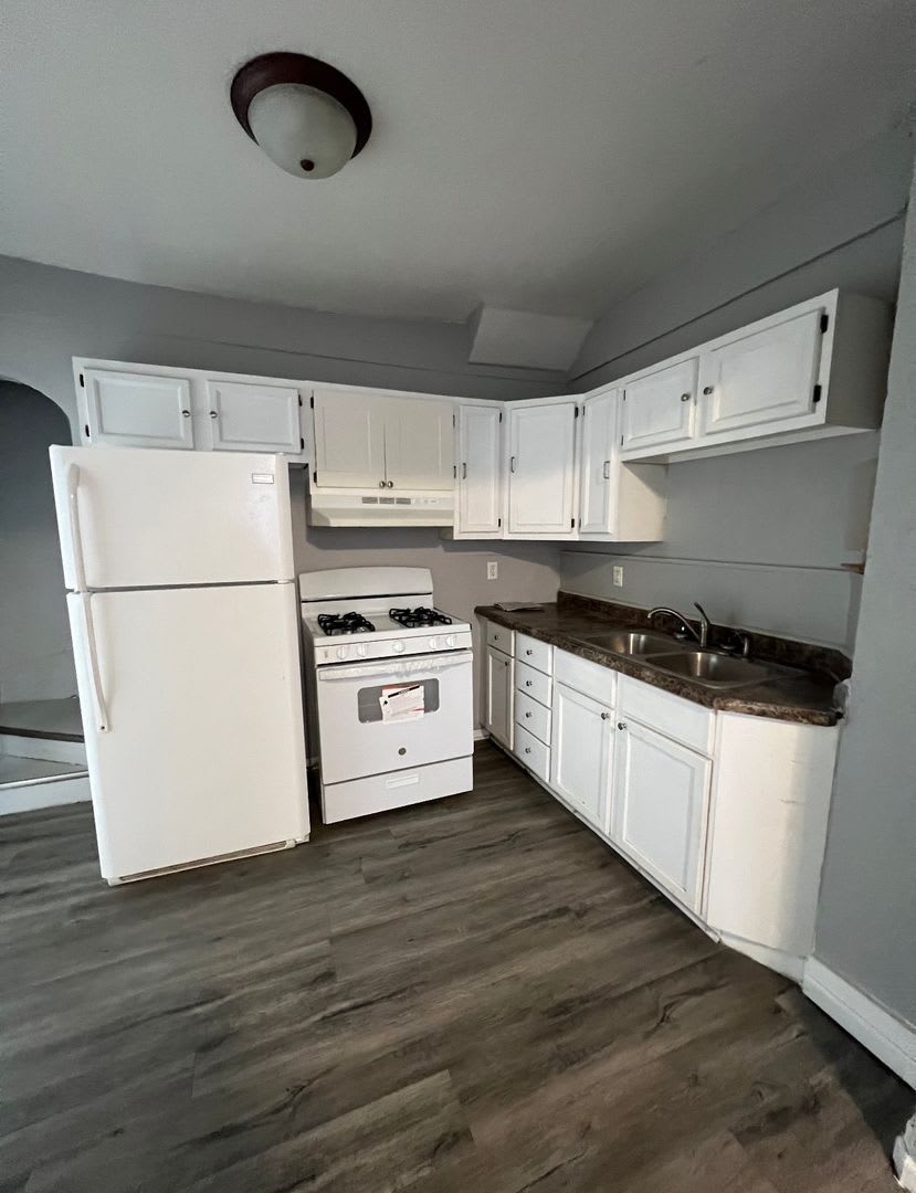 Spacious 2 Bedroom, 2 Bathroom Home for Rent – 712 E. 15th St., Davenport, IA 52803 – photo 3