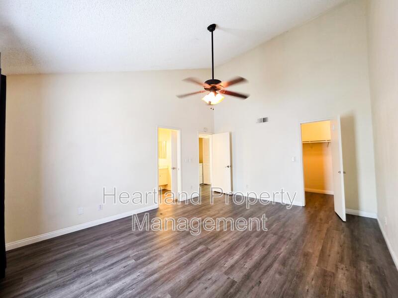 2135 East Valley Parkway – photo 5