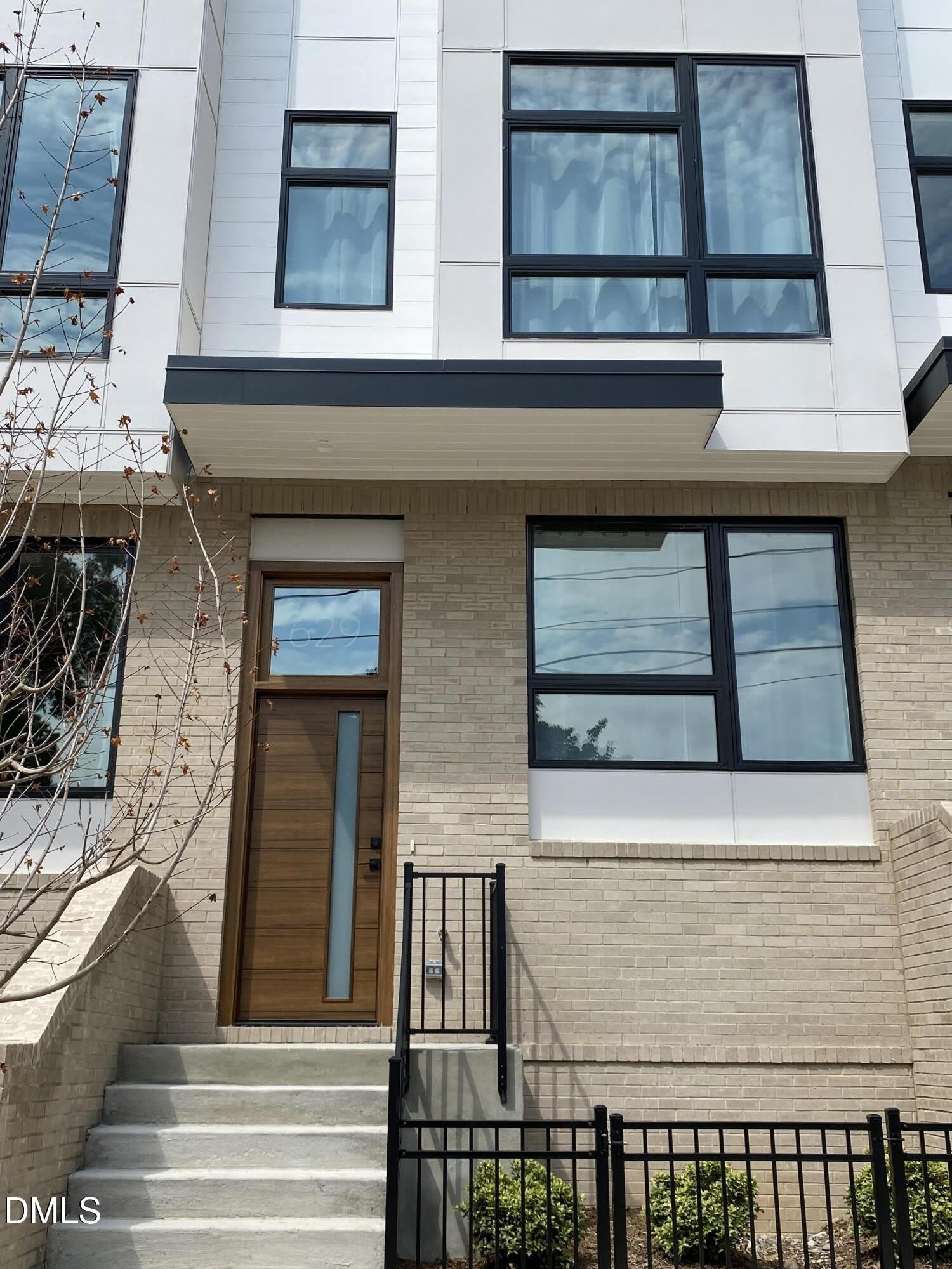 629 N Queen Street – photo 2