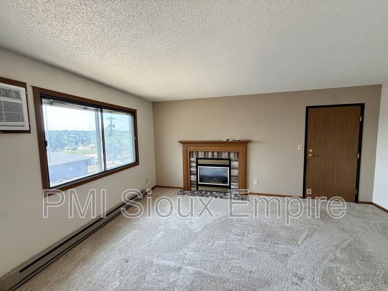 1101 E 9th st – photo 4