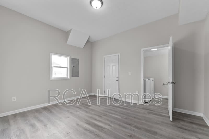 2910 North Kenwood Avenue – photo 5