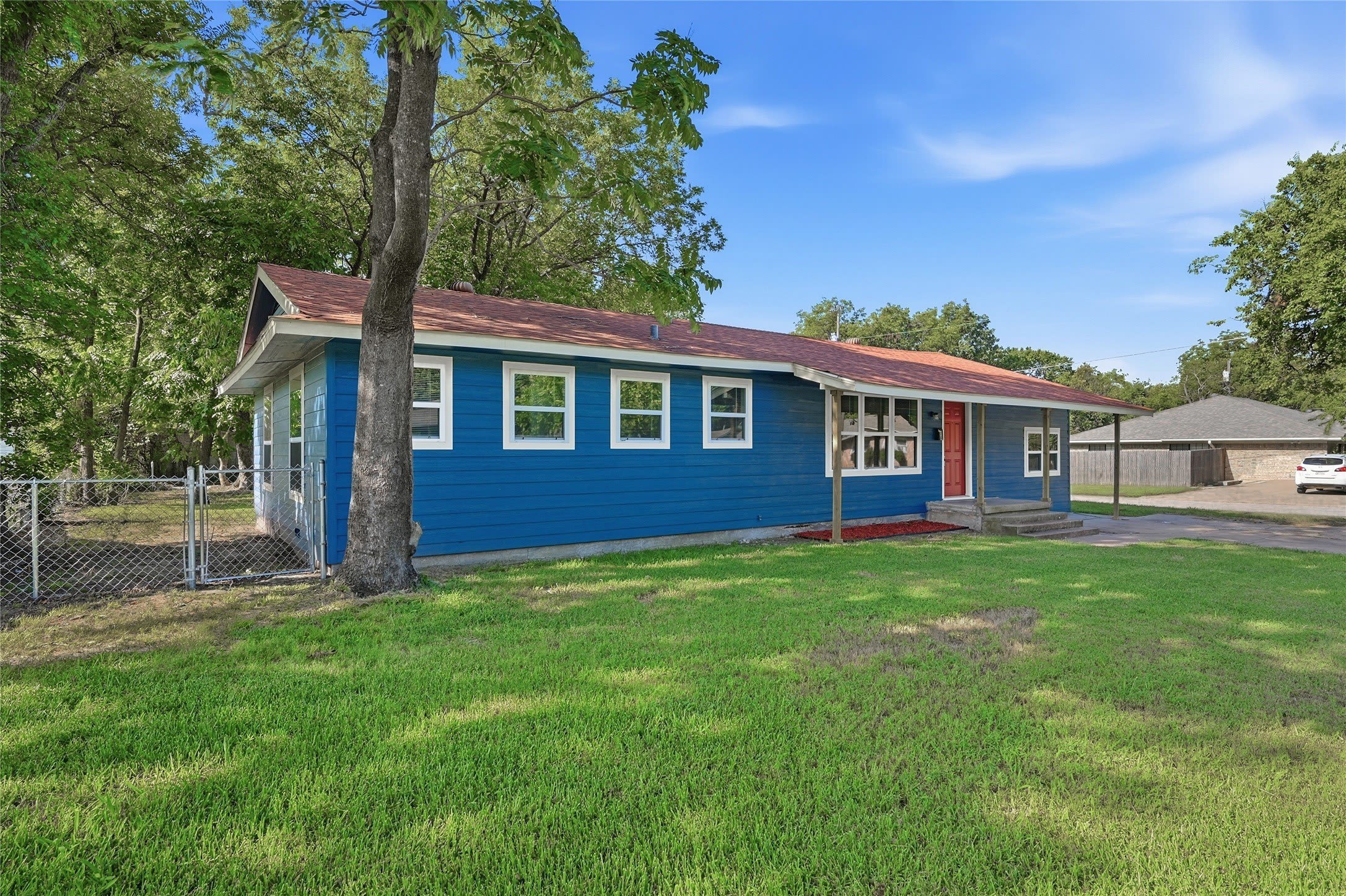 718 W Belden Street – photo 2
