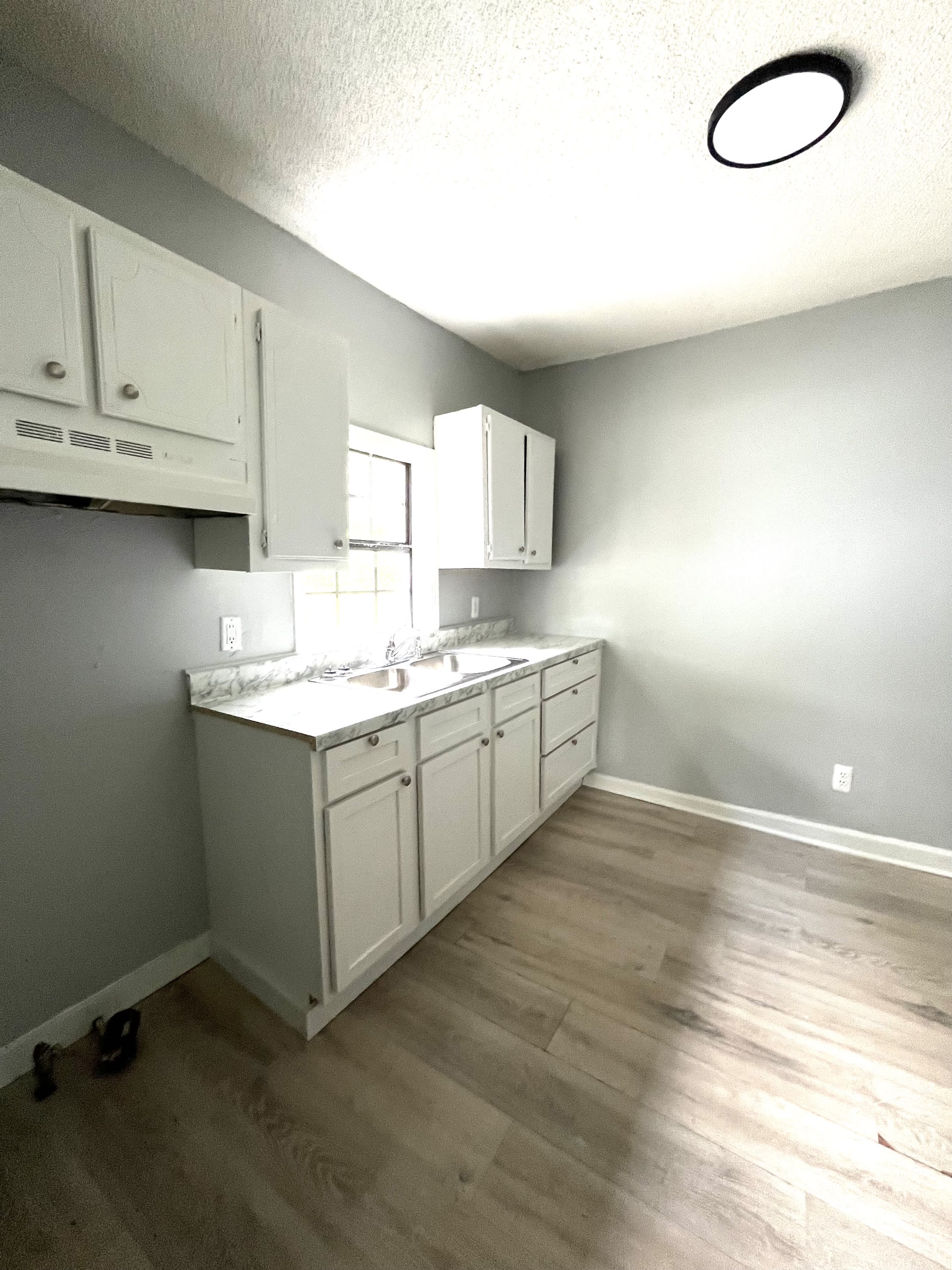 426 Dyer Ave – photo 4