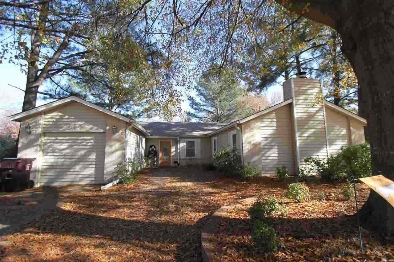 880 HUNTERS RETREAT Dr – photo 1