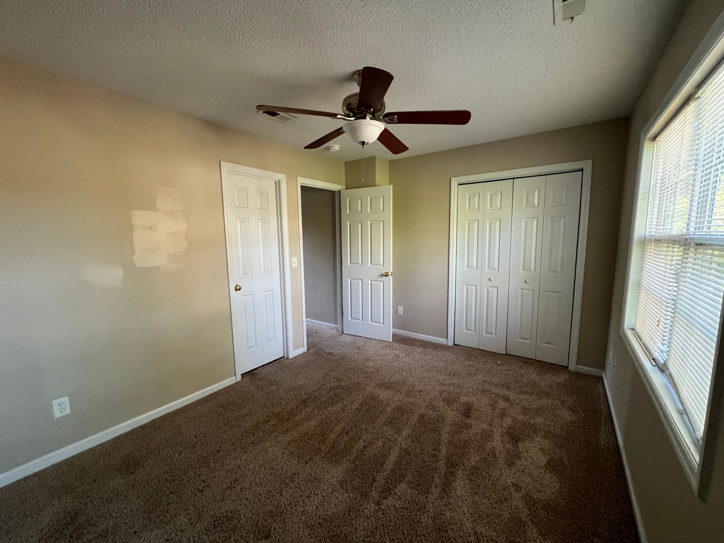 Lovely 2 Bedroom 2 5 Bathroom Townhouse Located At The End Of A Cul De Sac With A Fenced In Back Yard Located In The Brynnwood Town Homes Centrally Located Close To Area Bases Shopping Restaurants Beaches And City Bus Stop A Real Gem – photo 4