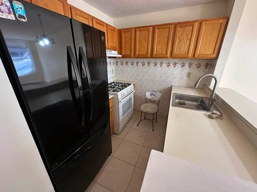 137 West Tremont Avenue – photo 1