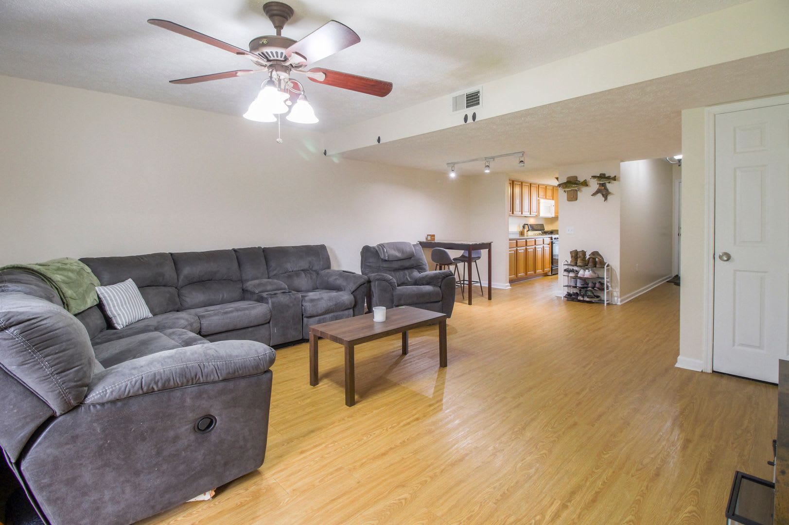 Conveniently Located Minutes From The Hospital Hunter Airfield Georgia Southern University Shopping And Dining – photo 4