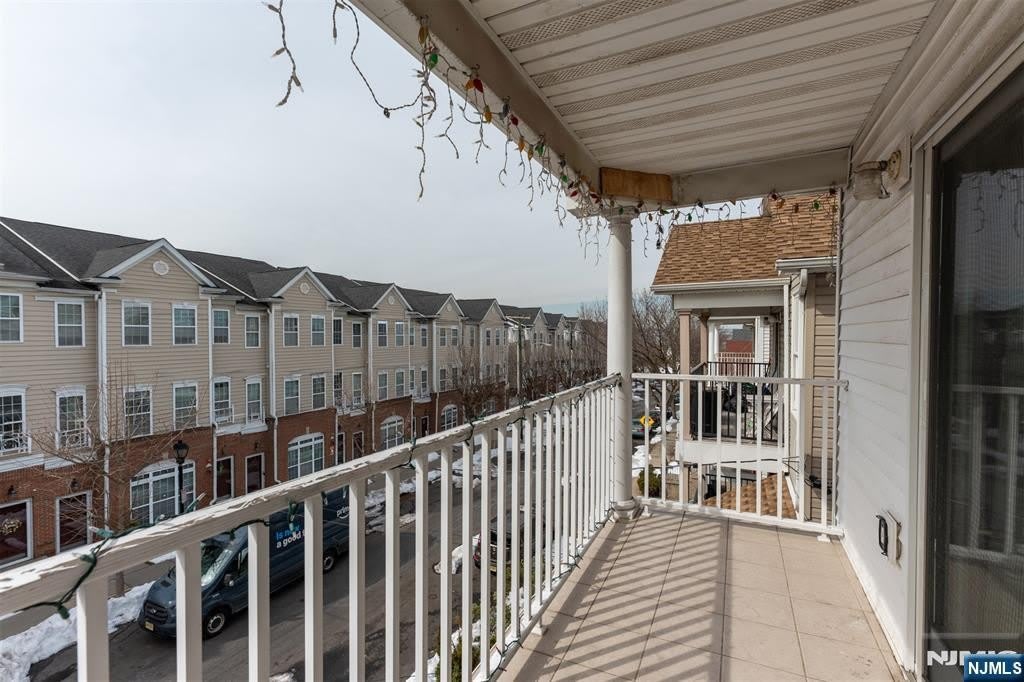 260 Custer Avenue – photo 5