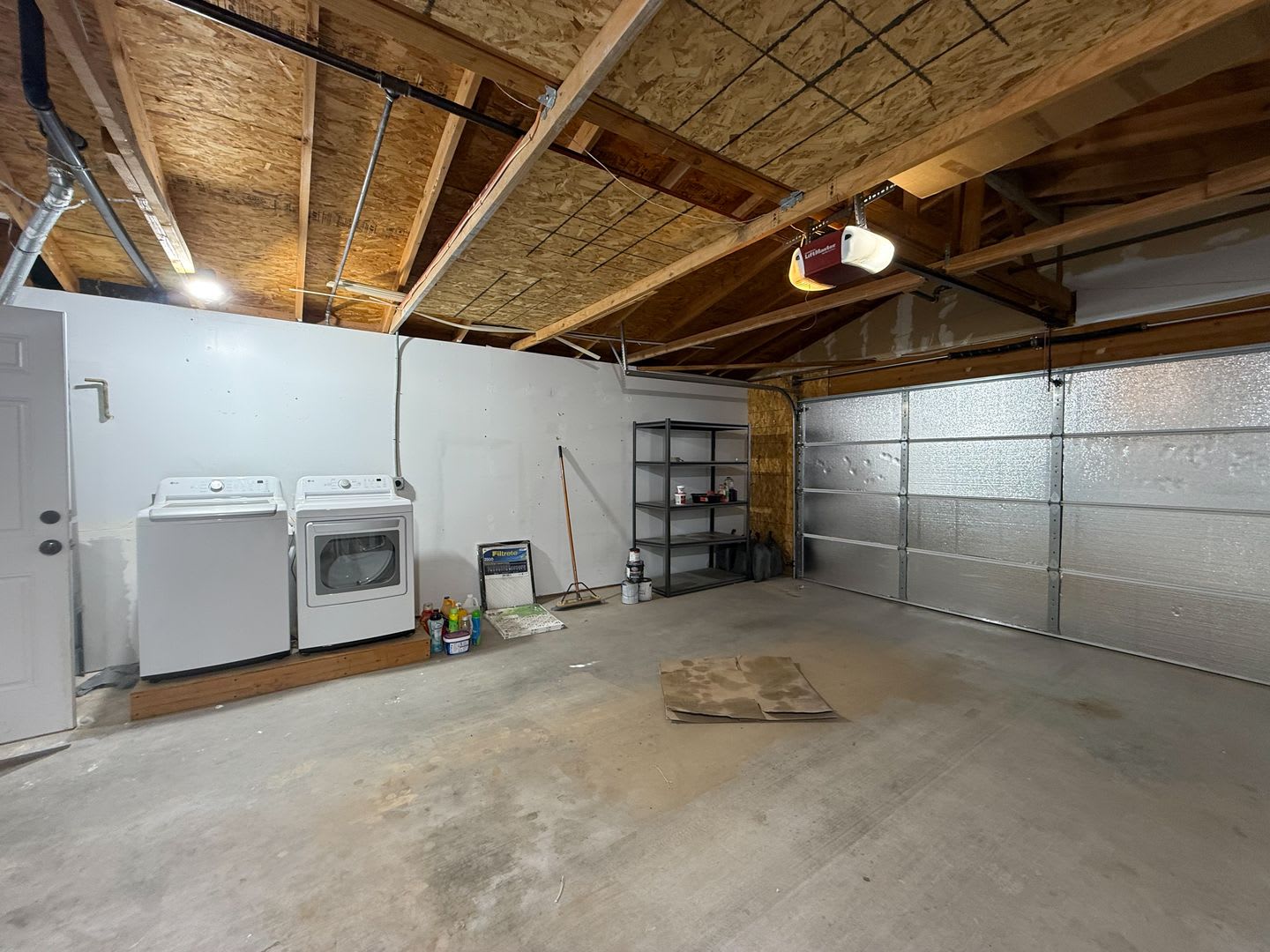 29 Palms Home with Attached Garage – photo 5