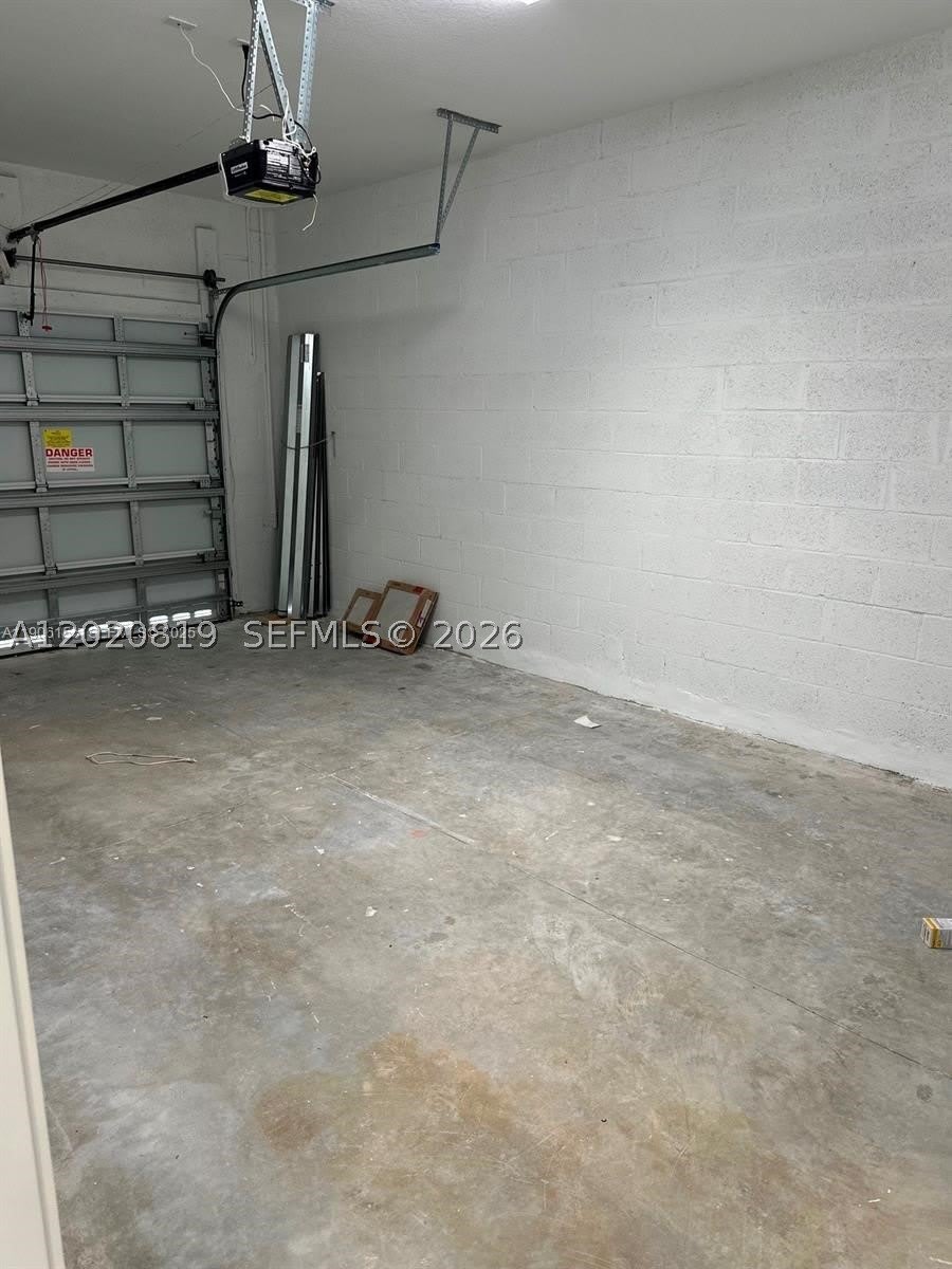 853 SW 12th St – photo 2