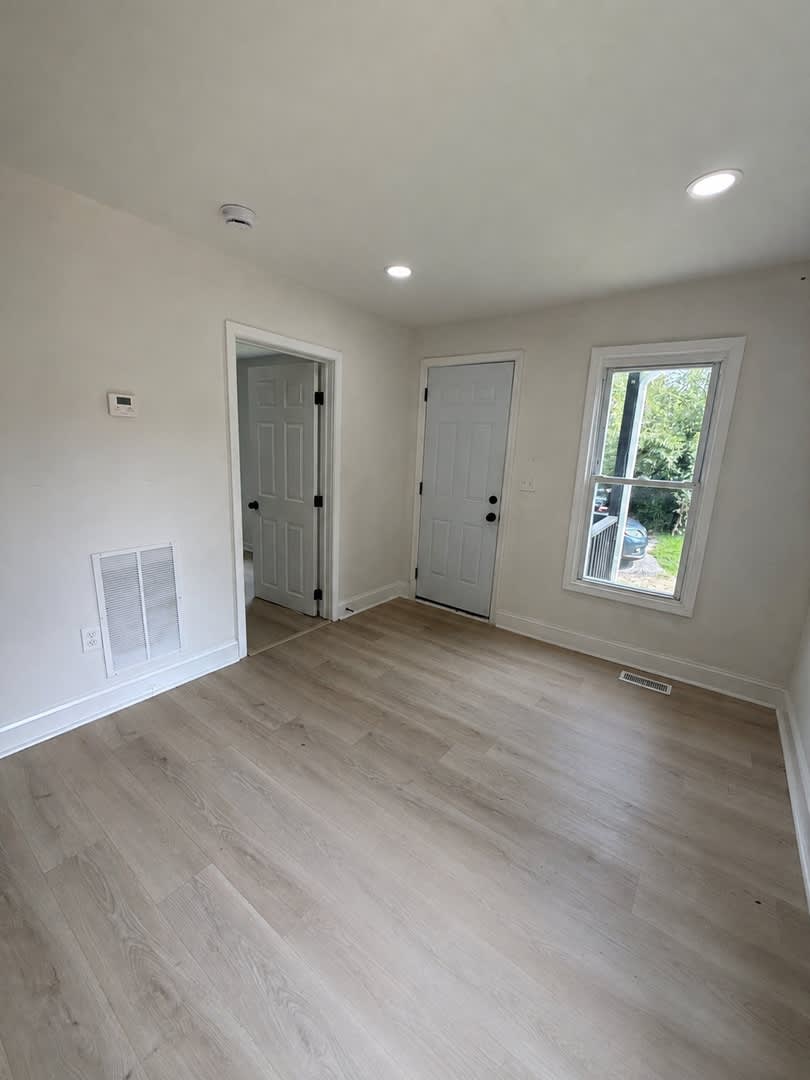 Bright Baltimore Home with Stainless Steel Appliances, In-Home Laundry & Spacious Yard – photo 3