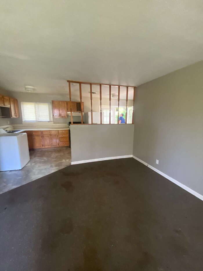 1305 Collins Drive – photo 2
