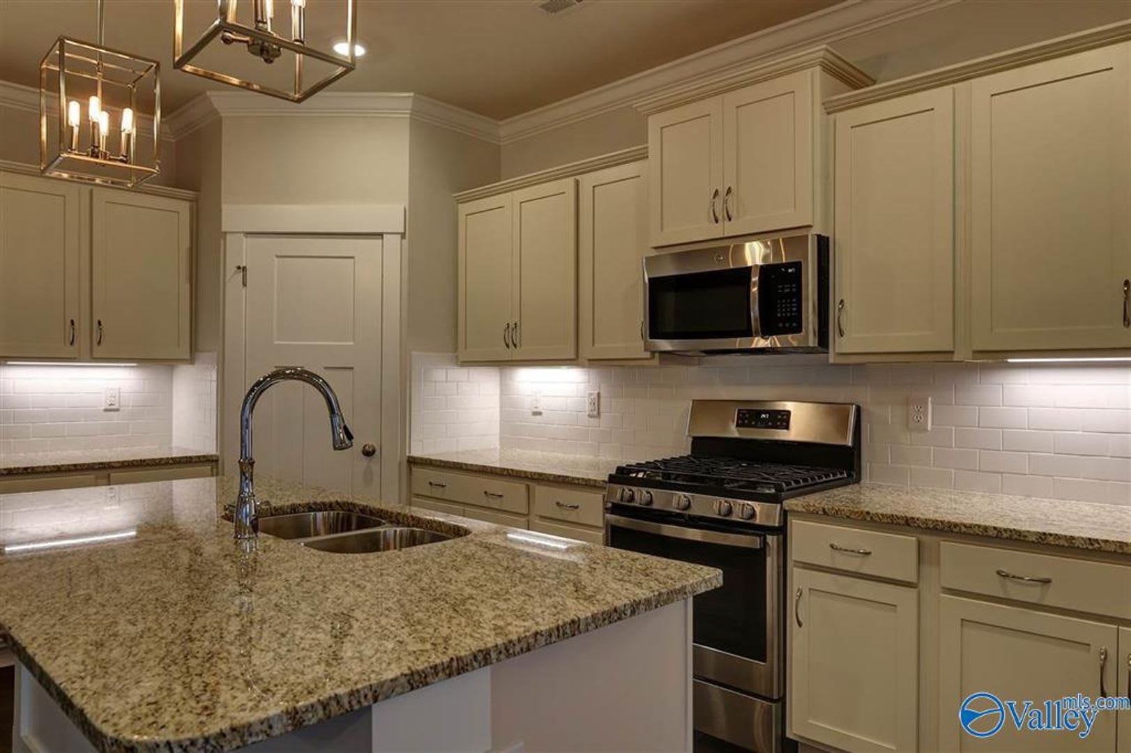 Coming Soon STUNNING 4-BEDROOM GEM IN COPPER CREEK! – photo 4
