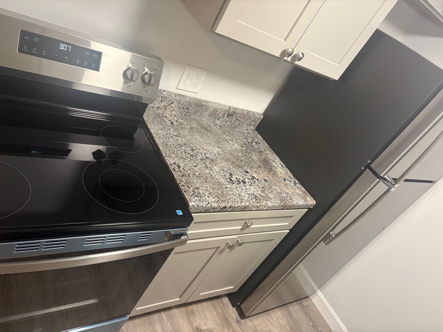 Beautiful modern unit with great location near nature in Brookline available NOW! – photo 3