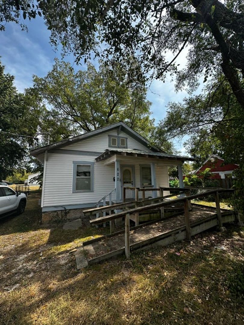 Affordable 2 bed 1 bath home for lease – photo 5