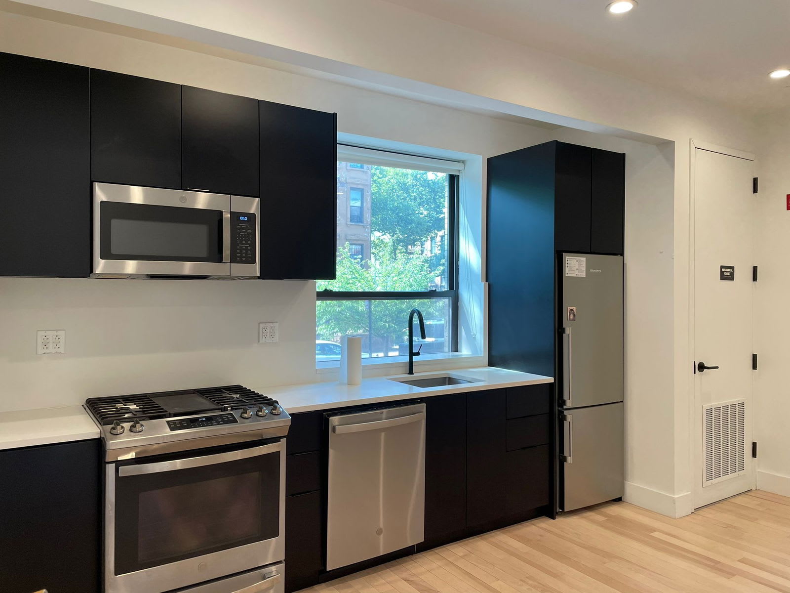 527 Monroe Street – photo 1
