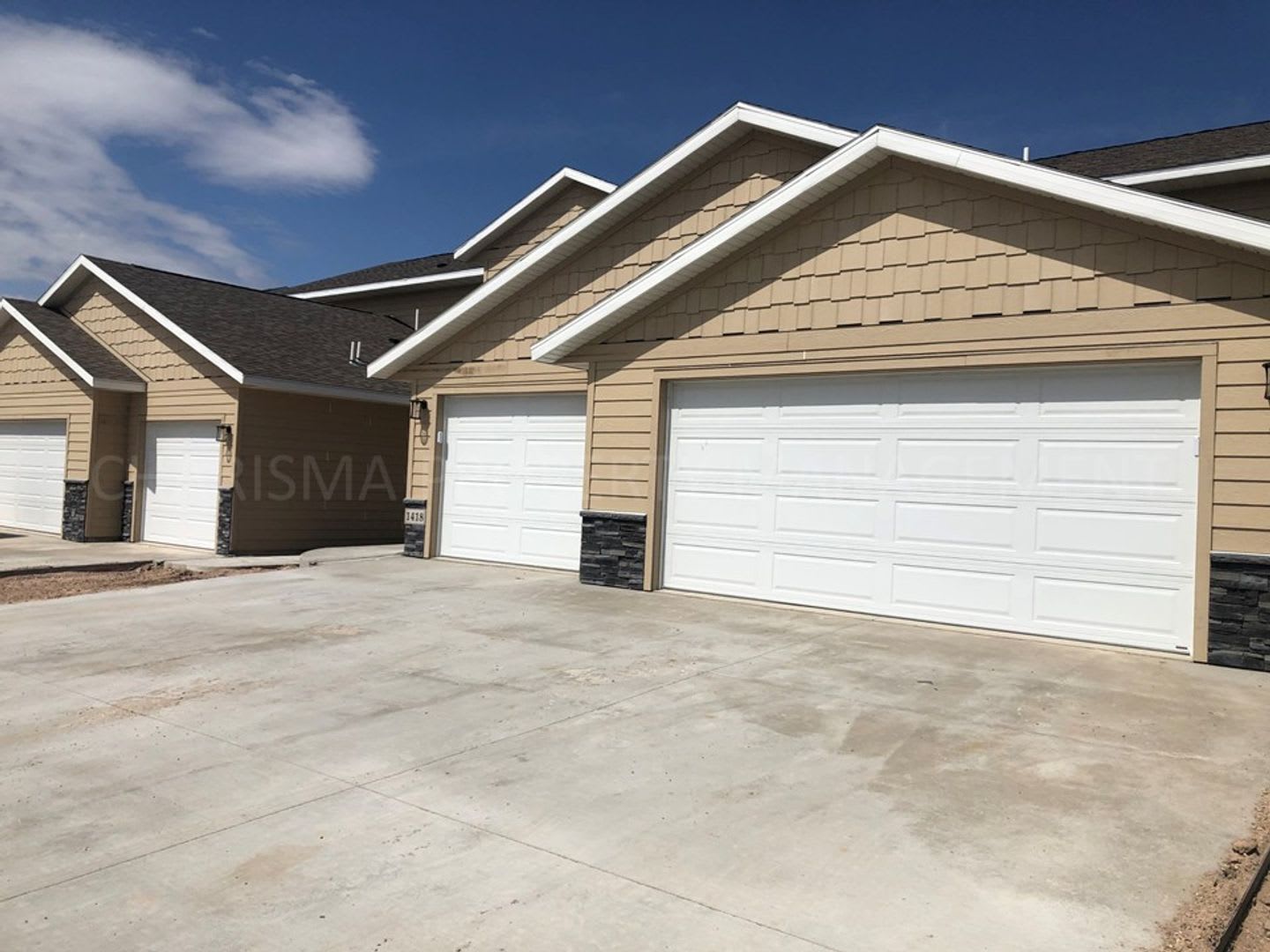 2 BEDROOM, 1 BATH TOWN HOME, INDIVIDUAL ENTRANCE, ATTACHED GARAGE, PET FRIENDLY, NEWER DEVELOPMENT – photo 3