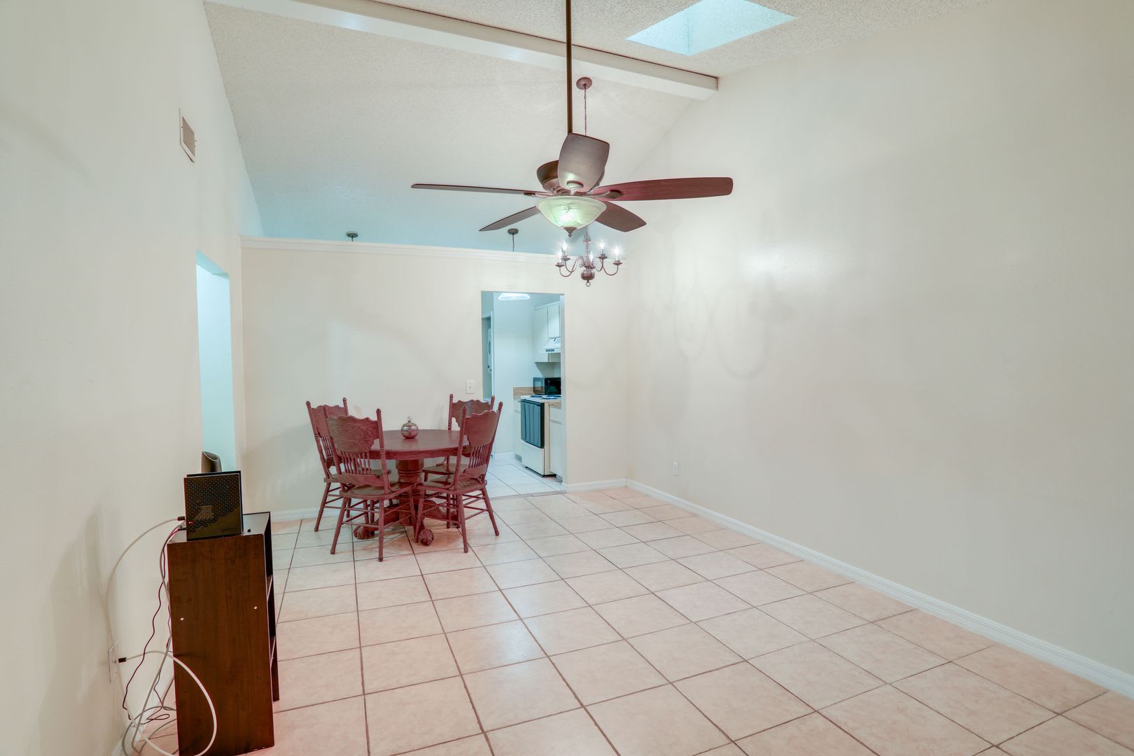 407 Douglas Way – photo 4