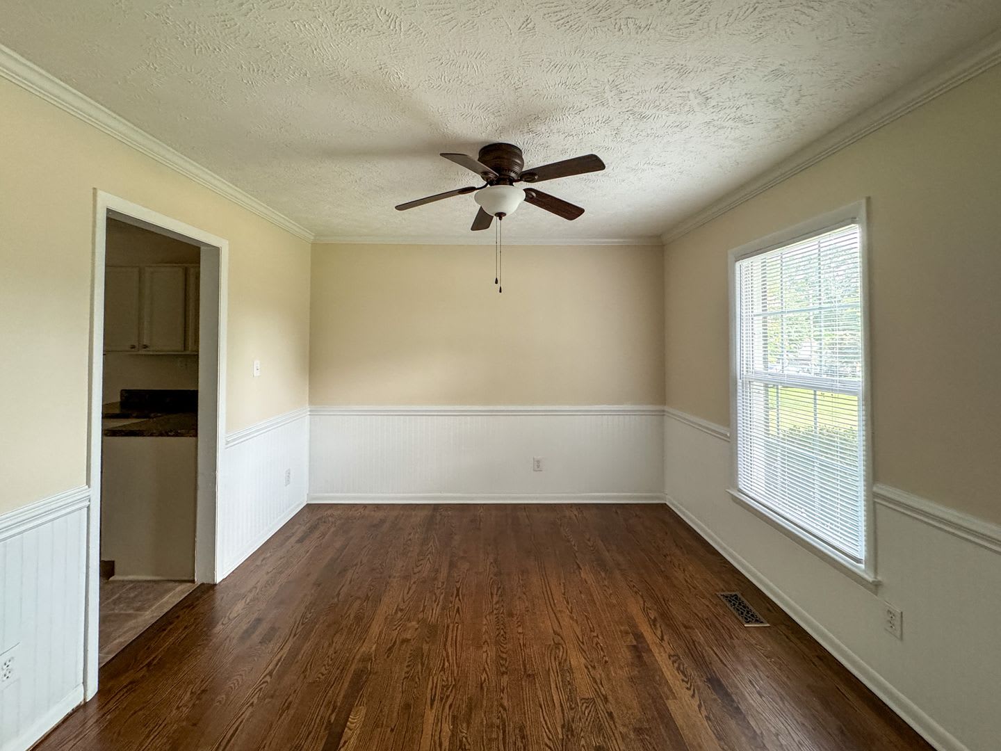 Charming 3 Bed 2 Bath Home Conveniently Located in Fayetteville – photo 5
