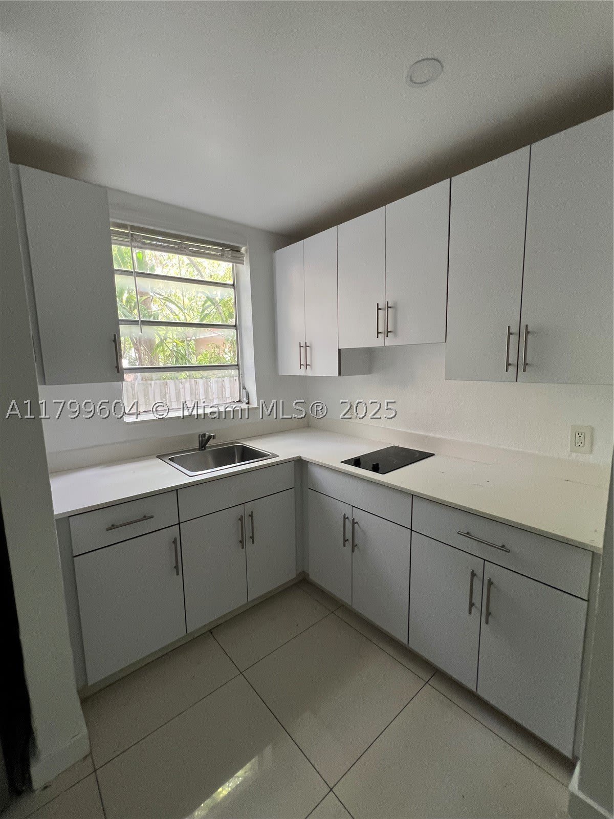 2345 NW Flagler Ter – photo 4