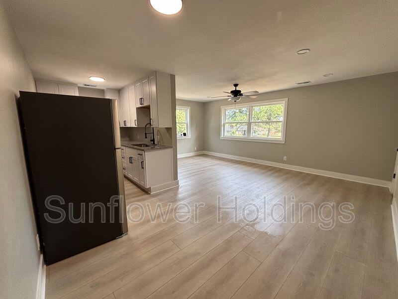 822 E Vine St – photo 4