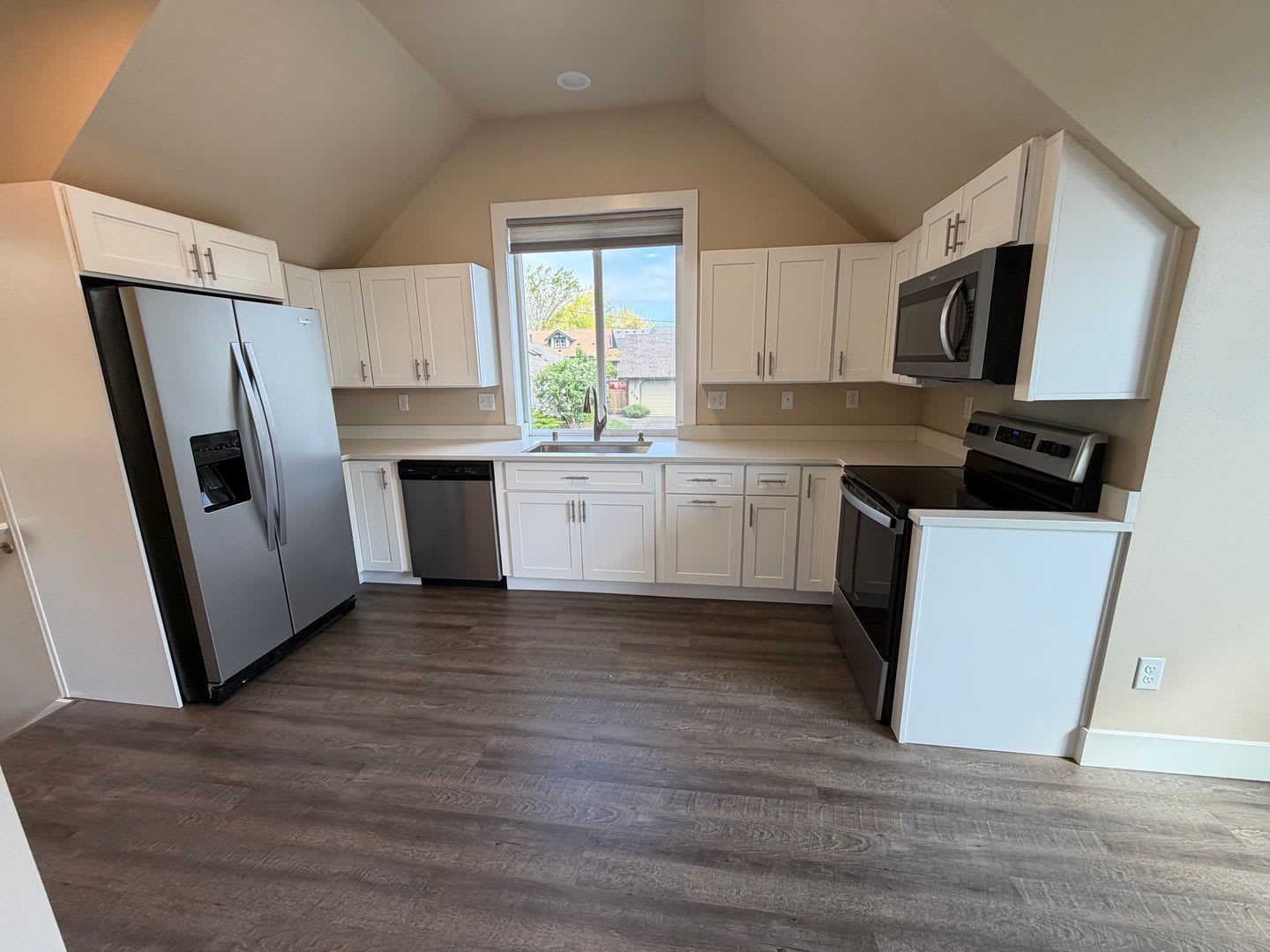 Utilities Included! 804 E Connecticut St Bellingham, WA – photo 3