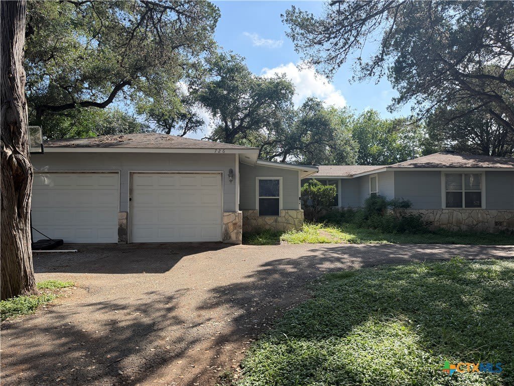 726 Encino Drive – photo 1