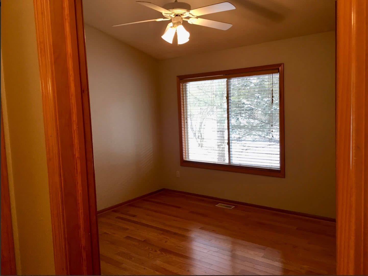 2 Bed / 2 Bath Condo with Garage – Clements Mill Village (Forest Hills District) – photo 3