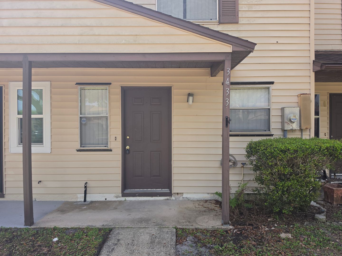 FOR RENT!! CLEAN AND COZY TWO STORY TOWNHOME (PRIVATE YARD)... – photo 2