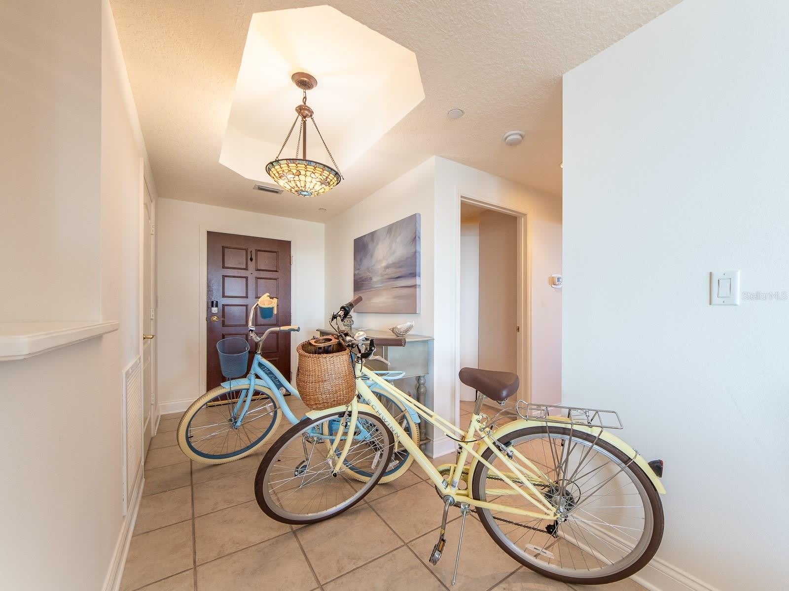 521 MANDALAY Avenue – photo 5