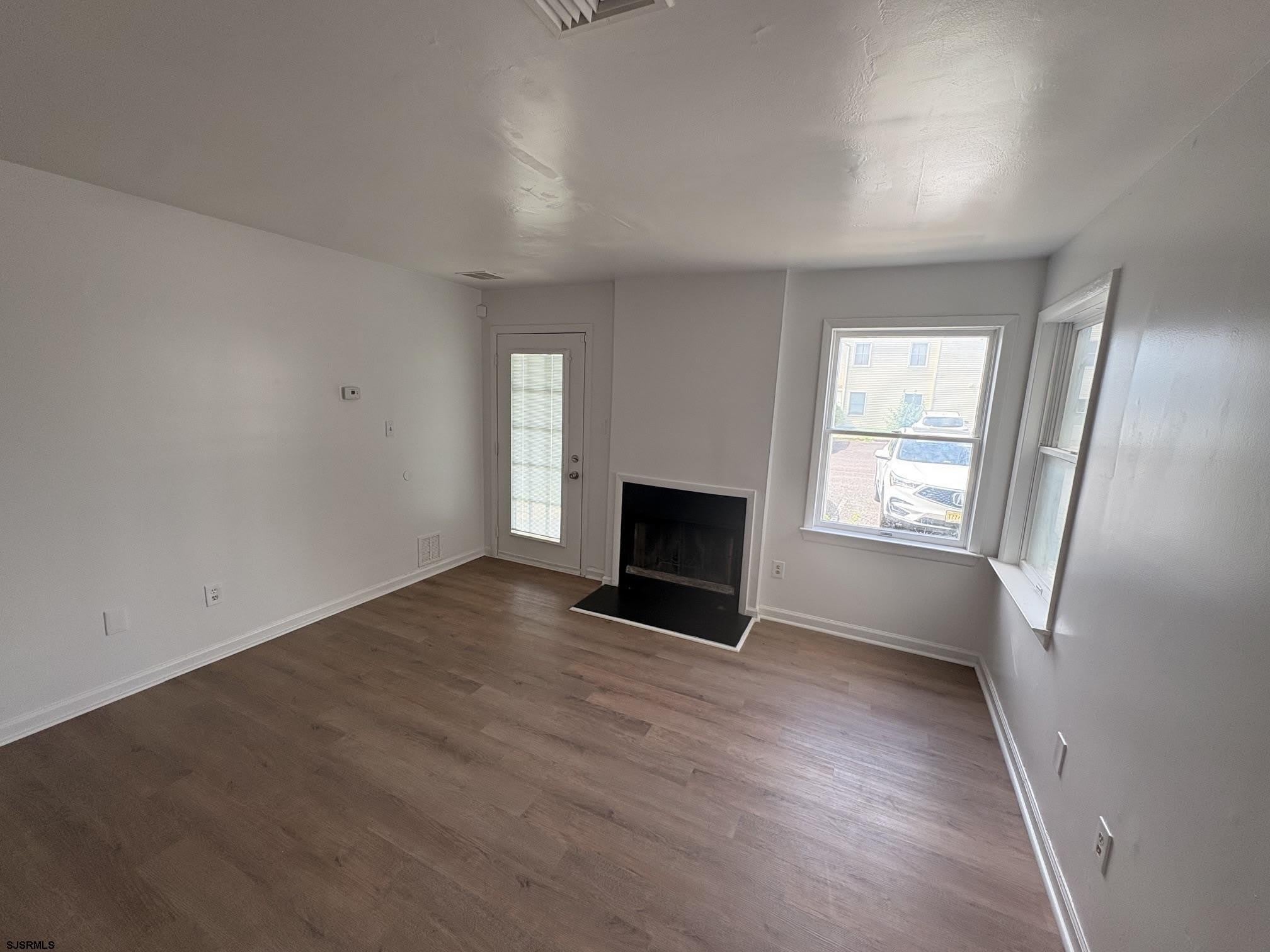 700 Franklin Blvd – photo 2