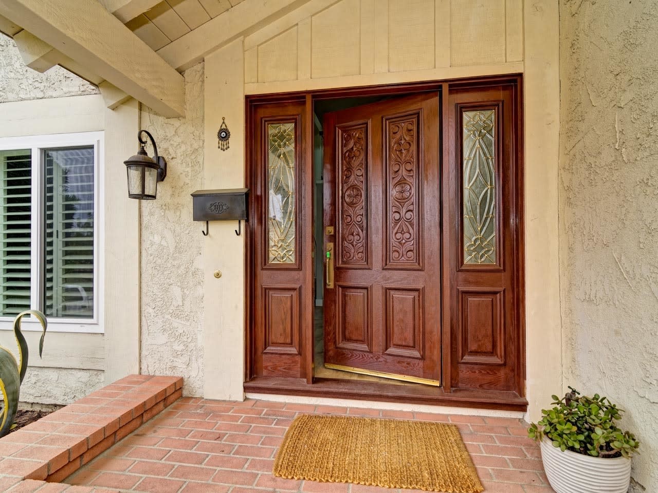 Luxury Home With Many Recent Upgrades On Quiet Residential Cul-De Sac – photo 2