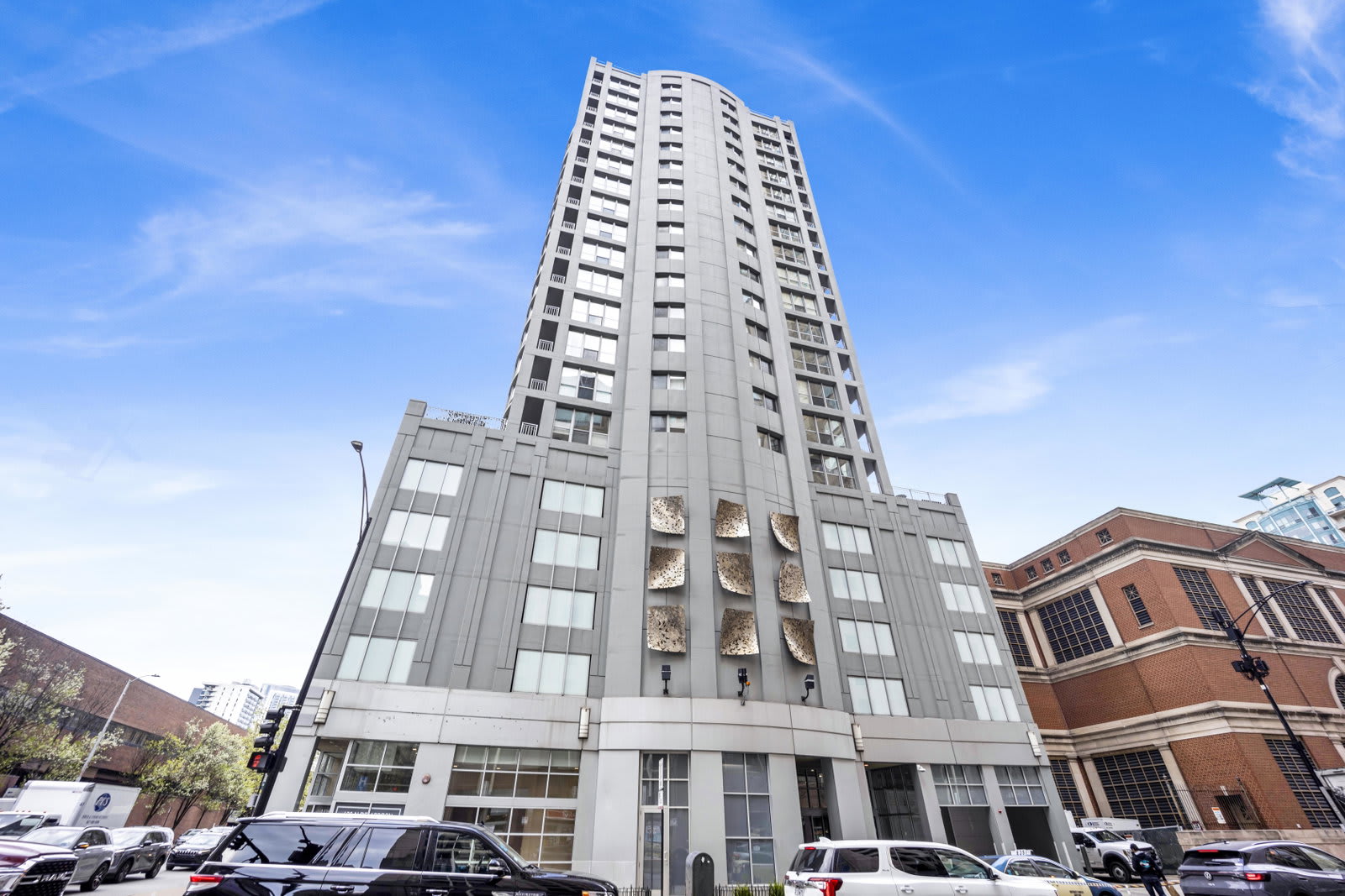 600 North Dearborn Street – photo 1