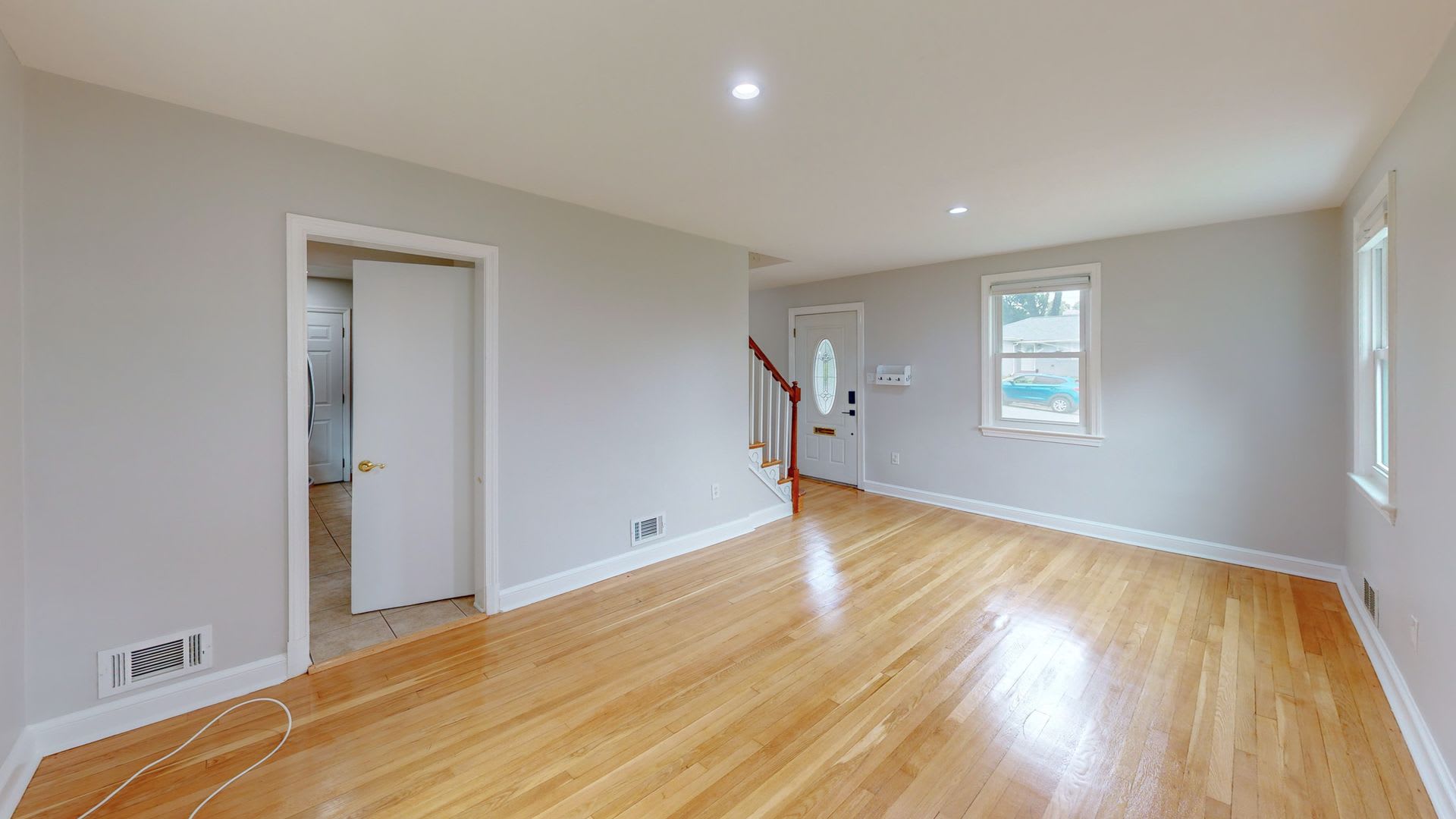 Close In Silver Spring Updated 3 Bed 2 Ba – photo 3