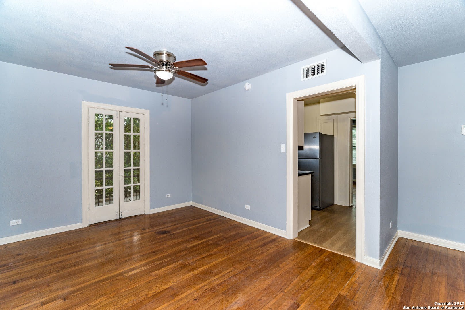 254 CLOVERLEAF AVE 2 – photo 5
