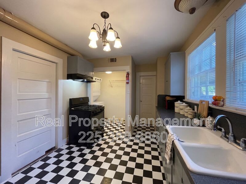 755 Arlington Ave. – photo 4