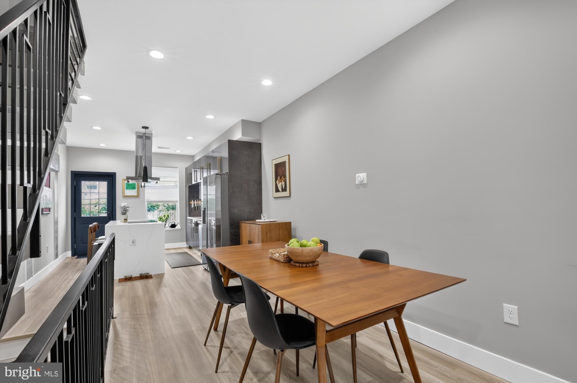 1838 E OAKDALE Street – photo 4