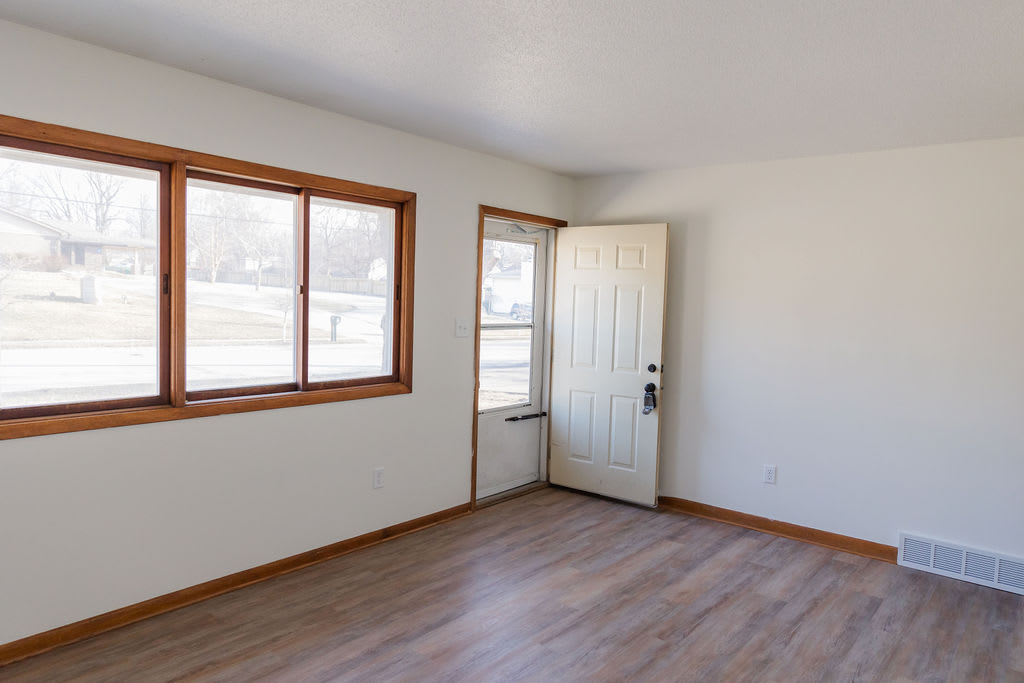 419 E Watrous Ave – photo 3
