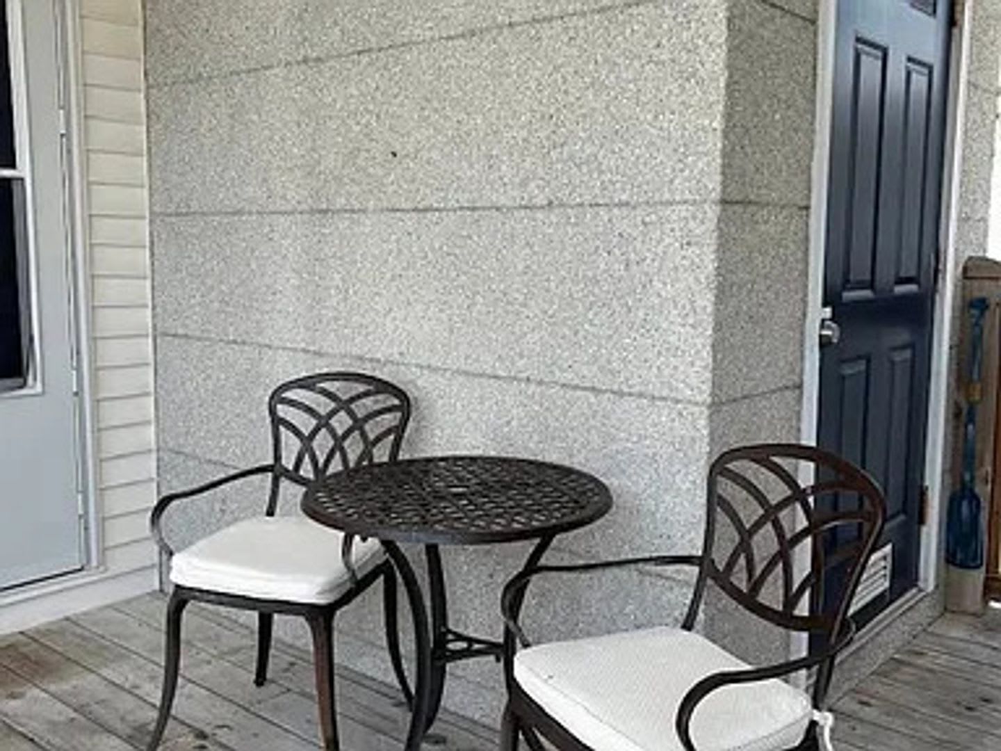 Fully Furnished 1 Bed 1 Bath Island Square Condo – photo 2