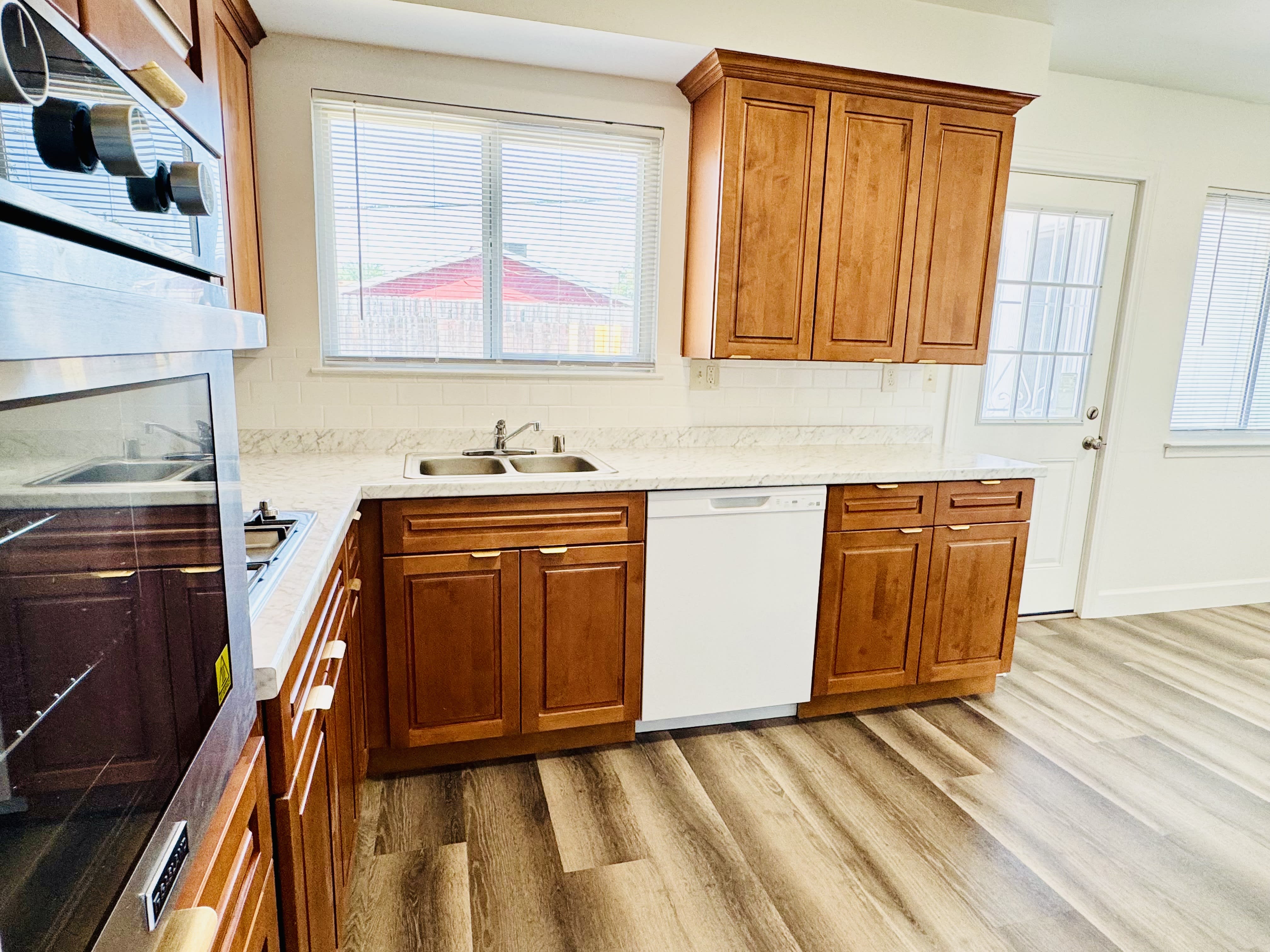 63 Cathcart Ave – photo 3