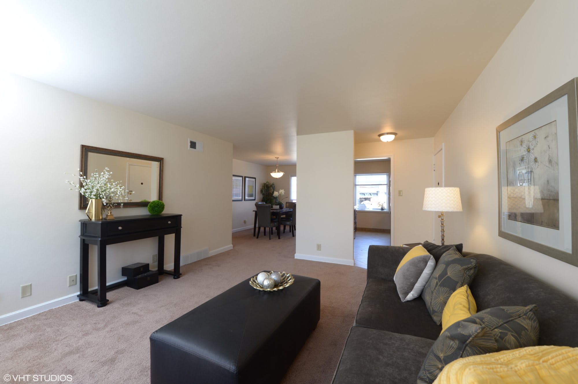 Colonial Court Apartments – photo 5