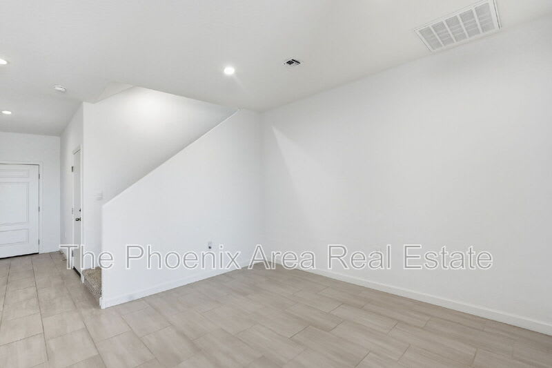 2761 W Seaver Ave – photo 2