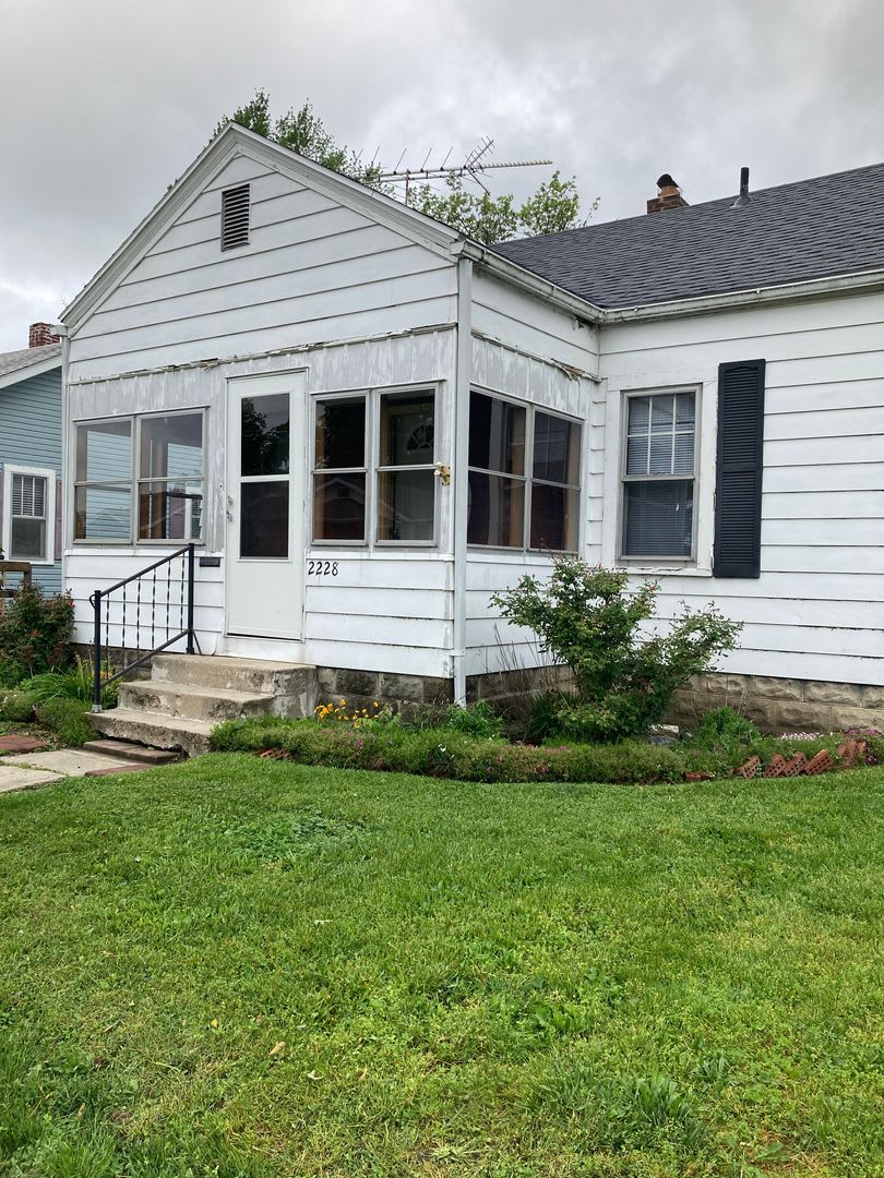 Price reduced! Charming 3 bedroom 1 bath – photo 1