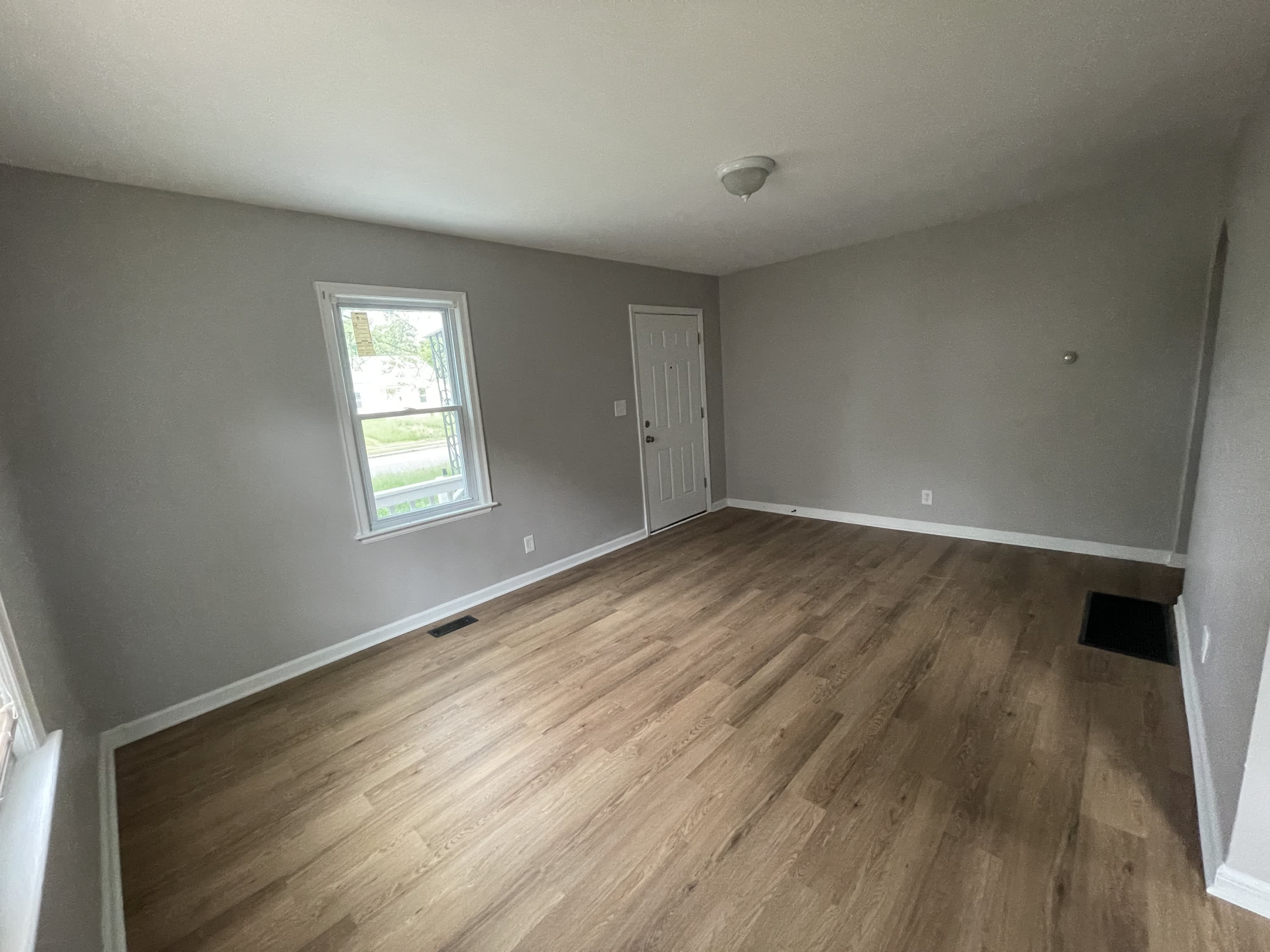 2392 Joyce Ave – photo 2